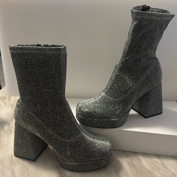 Super cute ABOUND Sequin Boots Platform Boots Size 6 - Picture 1 of 7